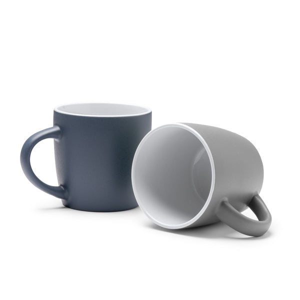 Taza elaborada en cerámica con diseño compacto y | AMIT (TZ1640)