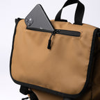 Mochila con solapa realizada en PU Leather | TROIS (MO1743)