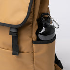 Mochila con solapa realizada en PU Leather | TROIS (MO1743)