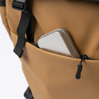 Mochila con solapa realizada en PU Leather | TROIS (MO1743)