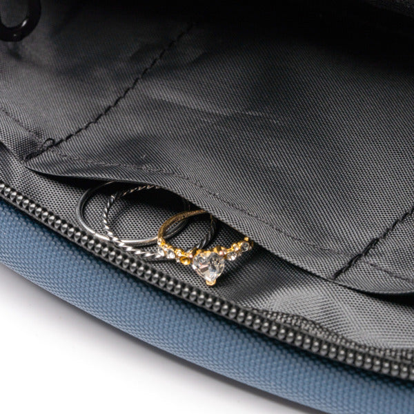 Neceser elaborado en PU Leather con cierre de | VOLOX (NE1950)